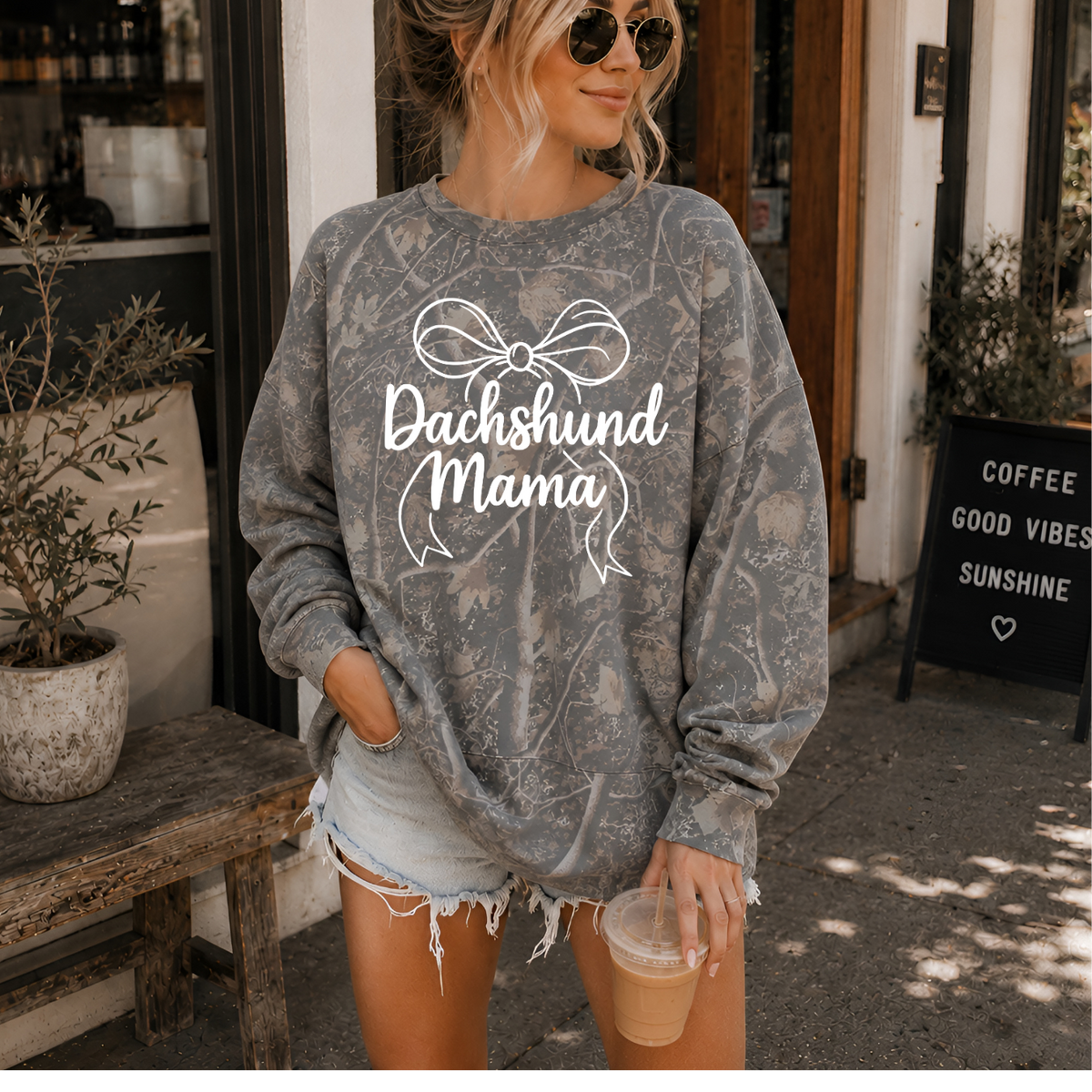 Dachshund Mama 🎀 - WHITE
