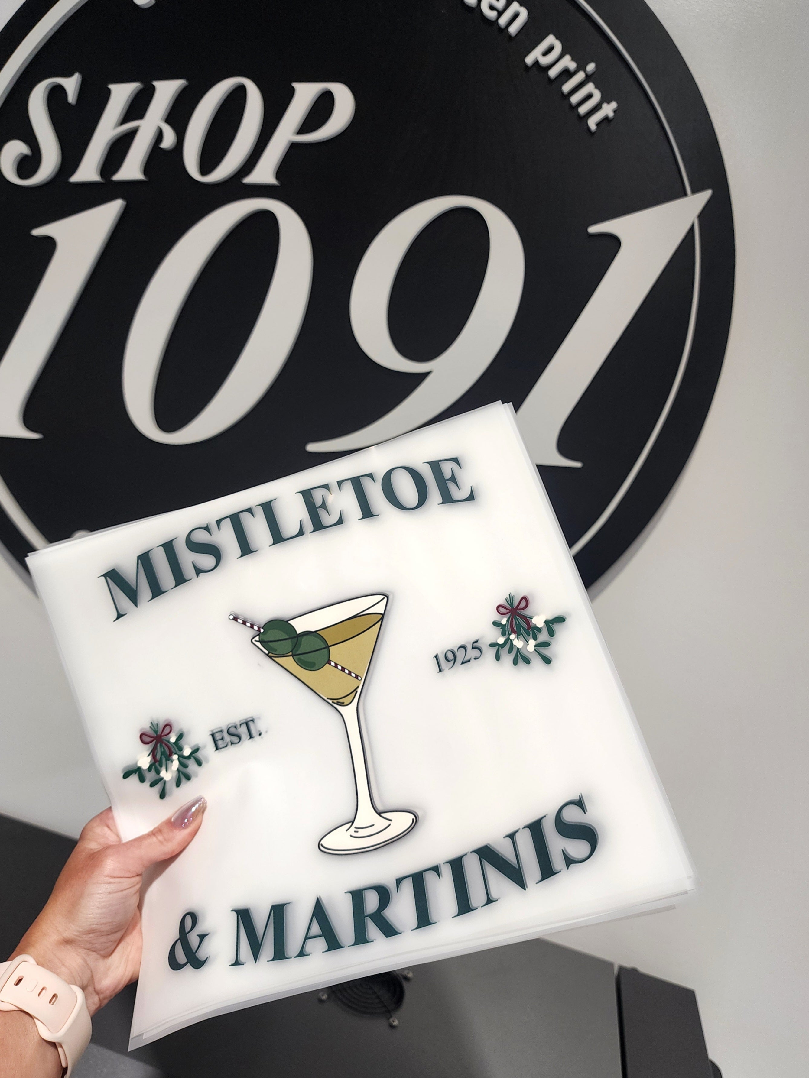 Mistletoe & Martinis 🍸🍸